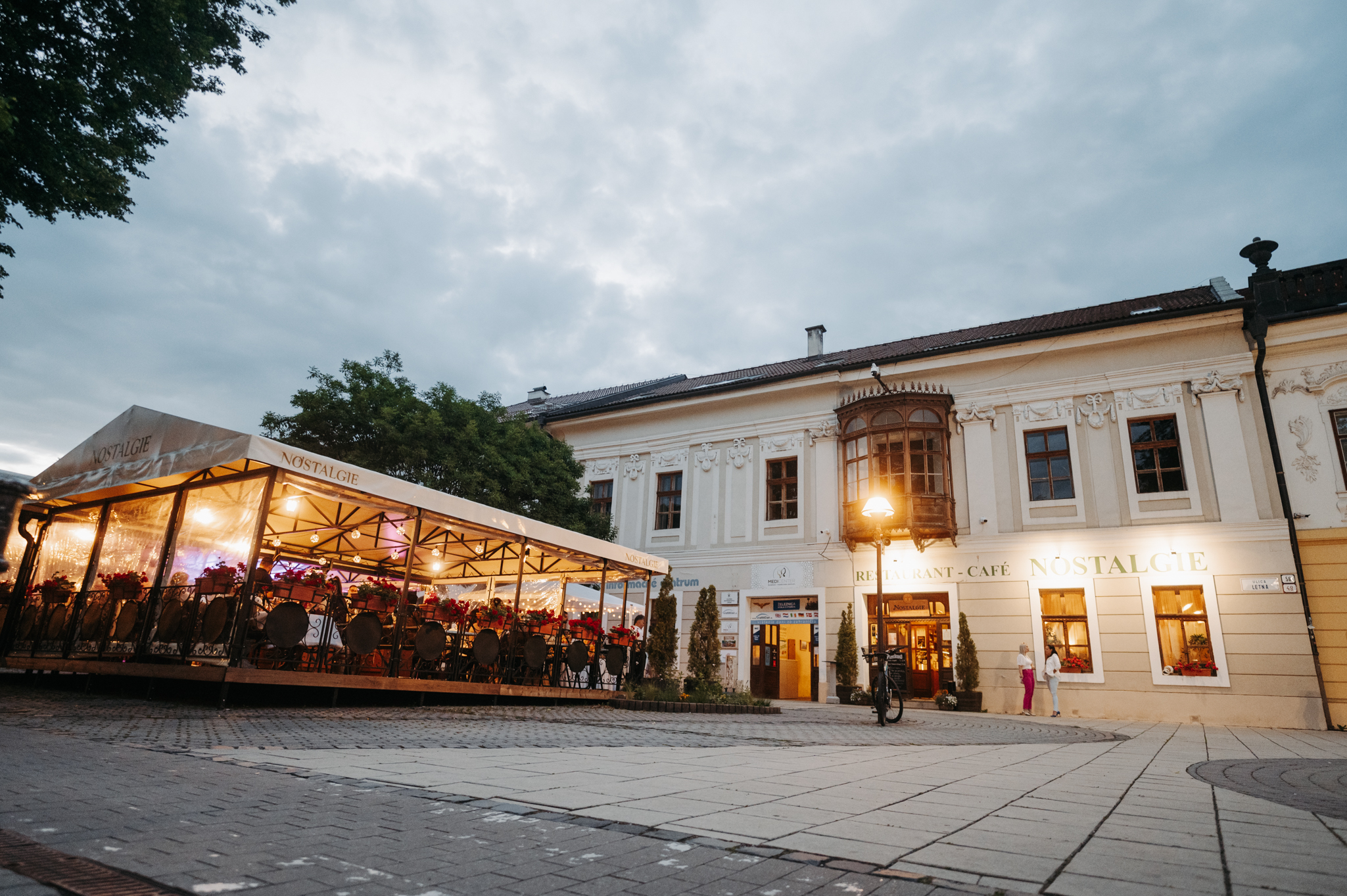Nostalgie, Restaurant- Café